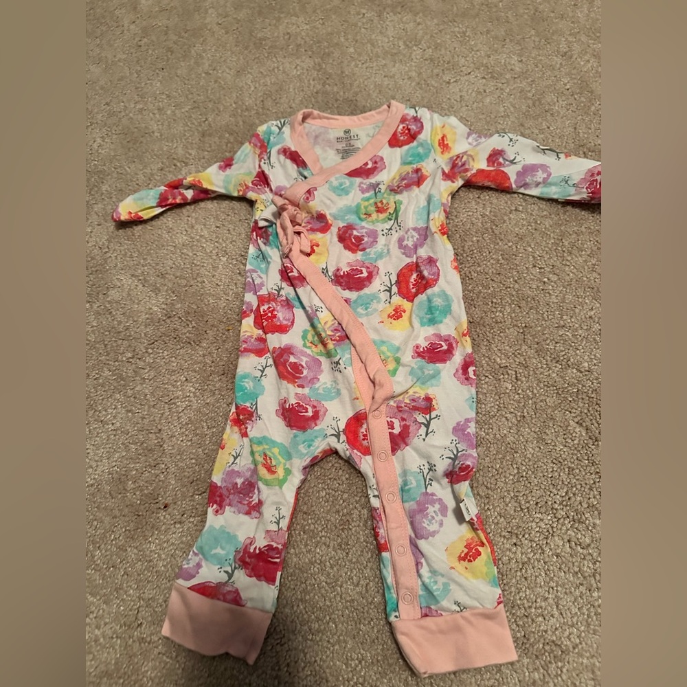 Washed,  never worn kimono PJs 0-3 baby. Organic cotton. Super soft. Honest Co